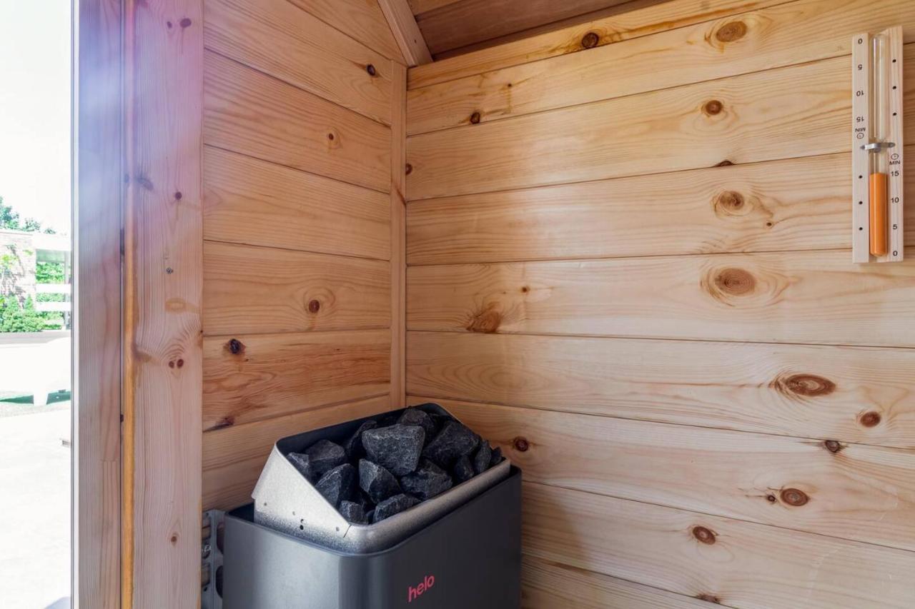 Green Tiny House With Shared Pool ゼーウォルデ エクステリア 写真