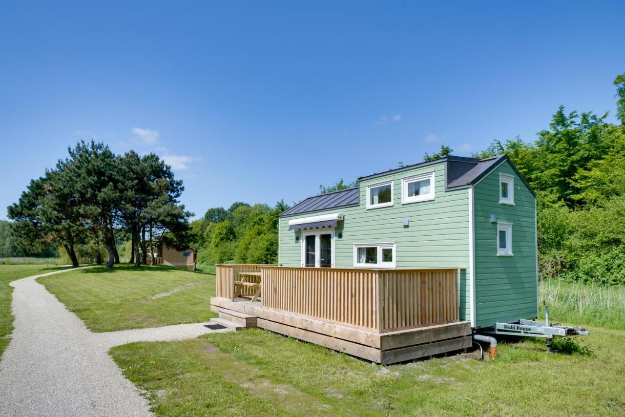 Green Tiny House With Shared Pool ゼーウォルデ エクステリア 写真